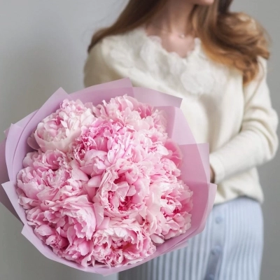 Воздушный букет с голландскими розовыми пионами, 9 стеблей Воздушный букет с голландскими розовыми пионами, 9 стеблей