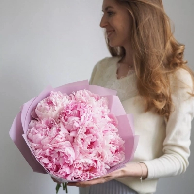 Воздушный букет с голландскими розовыми пионами, 9 стеблей Воздушный букет с голландскими розовыми пионами, 9 стеблей