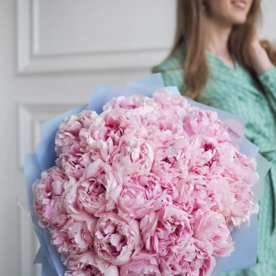 Букет нежно-розовых пионов сорта Сара Бернар Букет нежно-розовых пионов сорта Сара Бернар