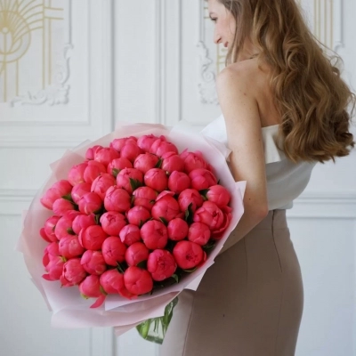 Большой букет из 49 коралловых пионов Coral Chram Большой букет из 49 коралловых пионов Coral Chram