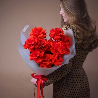 Эффектный букет из роз сорта Nina, 11 стеблей Эффектный букет из роз сорта Nina, 11 стеблей