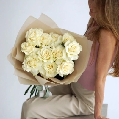 Букет белоснежных роз сорта Mondial Букет белоснежных роз сорта Mondial