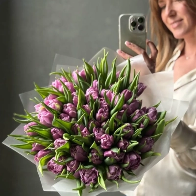 Букет сиреневых пионовидных тюльпанов Дабл Прайс Букет сиреневых пионовидных тюльпанов Дабл Прайс