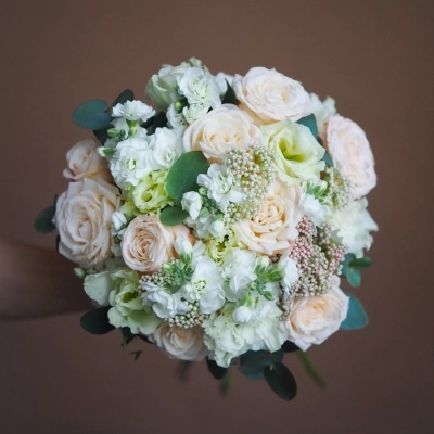 Букет невесты из пионовидных роз Бомбастик, эустомы и озатамнуса Букет невесты из пионовидных роз Бомбастик, эустомы и озатамнуса