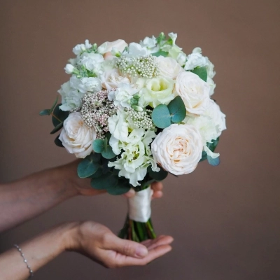 Букет невесты из пионовидных роз Бомбастик, эустомы и озатамнуса Букет невесты из пионовидных роз Бомбастик, эустомы и озатамнуса