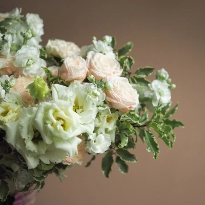 Букет невесты с пионовидными розами и махровым лизиантусом Букет невесты с пионовидными розами и махровым лизиантусом