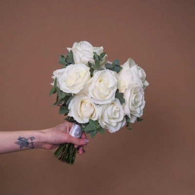 Букет невесты с белыми розами Букет невесты с белыми розами