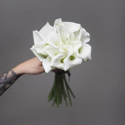 Букет невесты из белых калл Букет невесты из белых калл