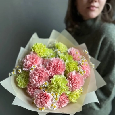 Букет из гвоздик и ромашек Букет из гвоздик и ромашек