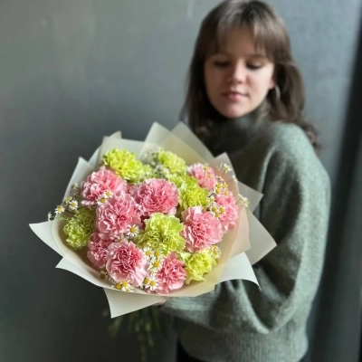 Букет из гвоздик и ромашек Букет из гвоздик и ромашек